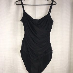 🌸PLAIN BLACK ONE PIECE SWIMSUIT🌸